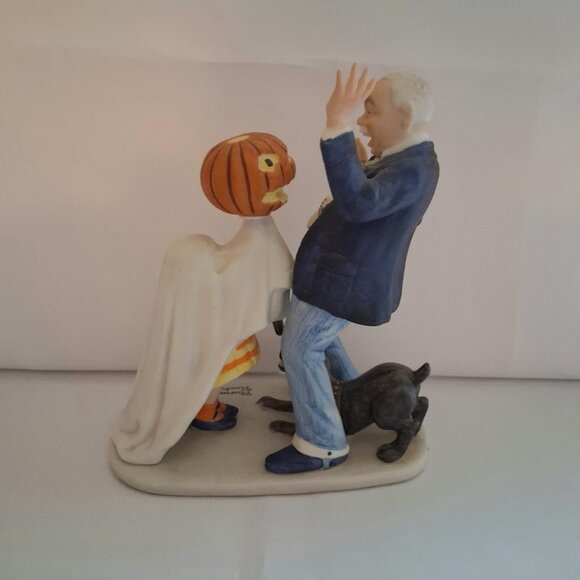 Vintage 1980 Norman Rockwell "Trick or Treat" Figurine - Picture 3 of 10